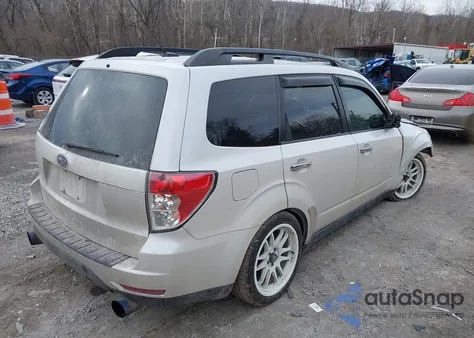 2013 Subaru Forester 2.5X Premium z USA, uszkodzony, nr VIN JF2SHADC2DG413998